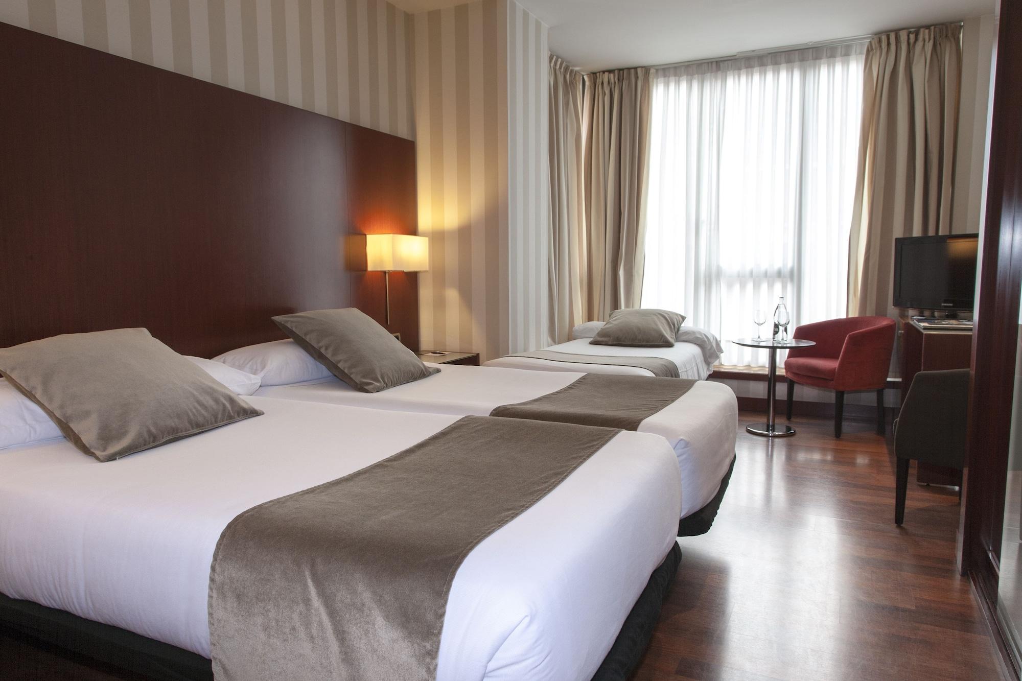 โฮเต็ล เซนิท โครูน่า Hotel โอโกรูญา ภายนอก รูปภาพ
