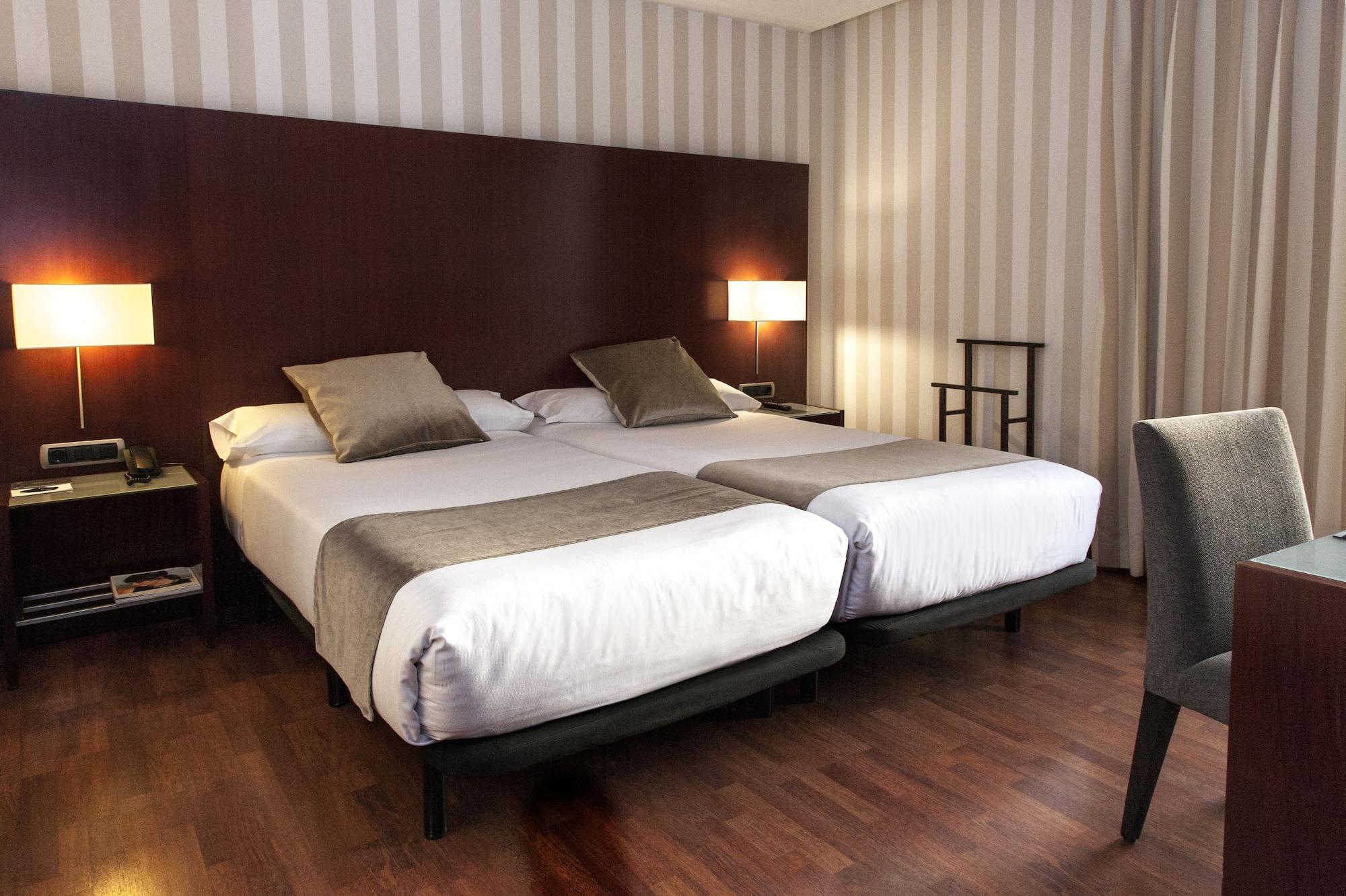 โฮเต็ล เซนิท โครูน่า Hotel โอโกรูญา ภายนอก รูปภาพ