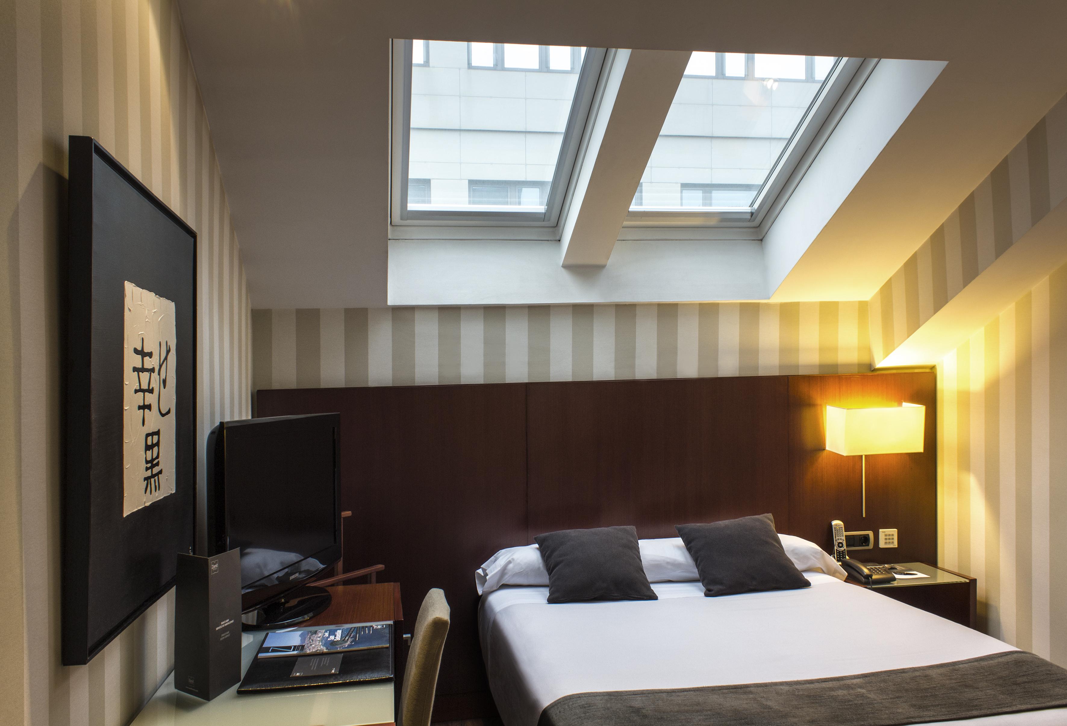 โฮเต็ล เซนิท โครูน่า Hotel โอโกรูญา ภายนอก รูปภาพ
