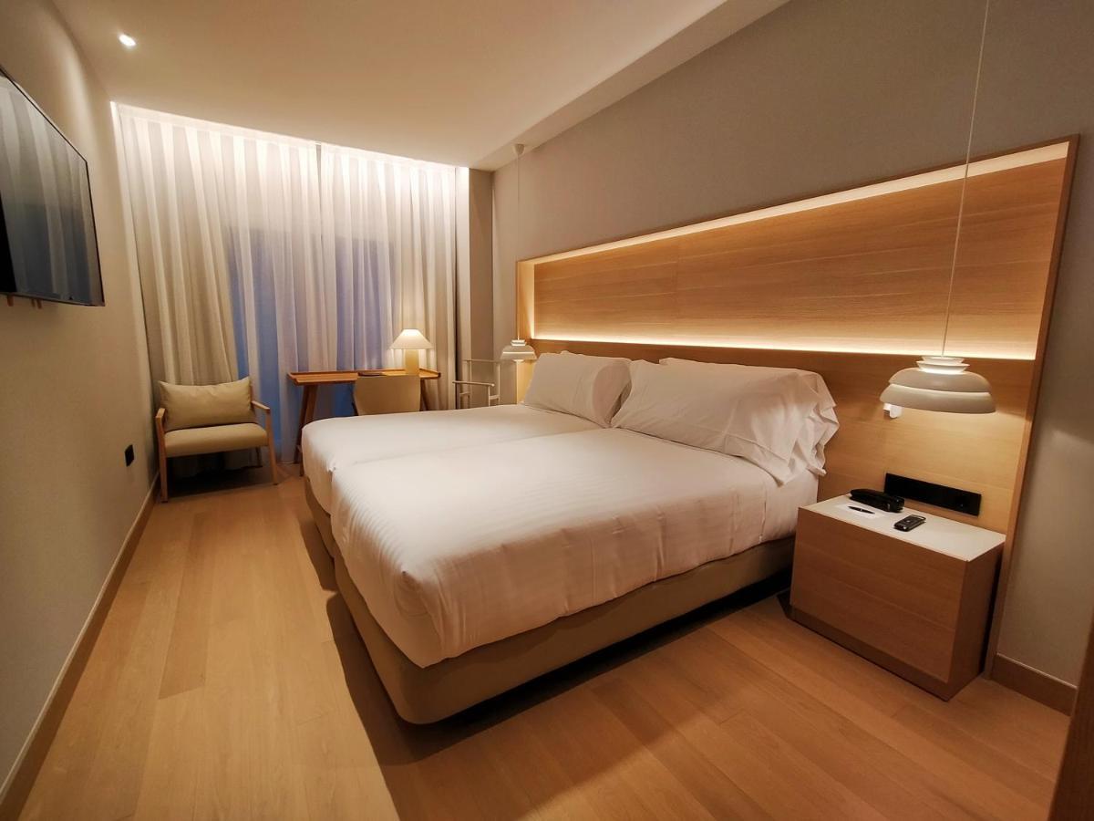 โฮเต็ล เซนิท โครูน่า Hotel โอโกรูญา ภายนอก รูปภาพ