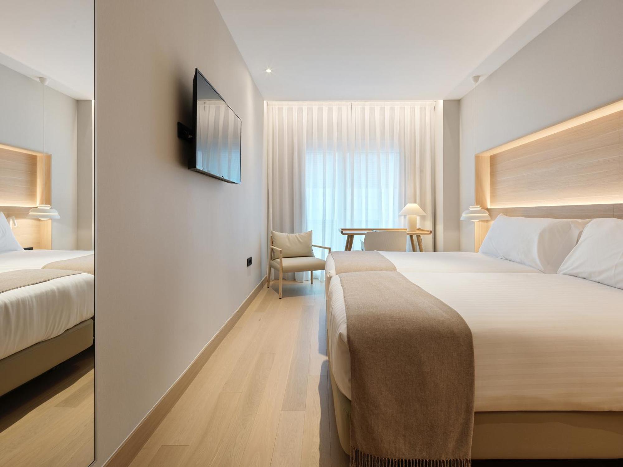 โฮเต็ล เซนิท โครูน่า Hotel โอโกรูญา ภายนอก รูปภาพ